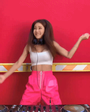 图片[30]-她37岁踏进“夜店”成为最火女DJ，网友都在馋她的身子！-Wellness